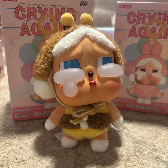 PopMart Crybaby Crying Again Vinyl Plush - BumbleBee Flower Pendant - Picture 1 of 5
